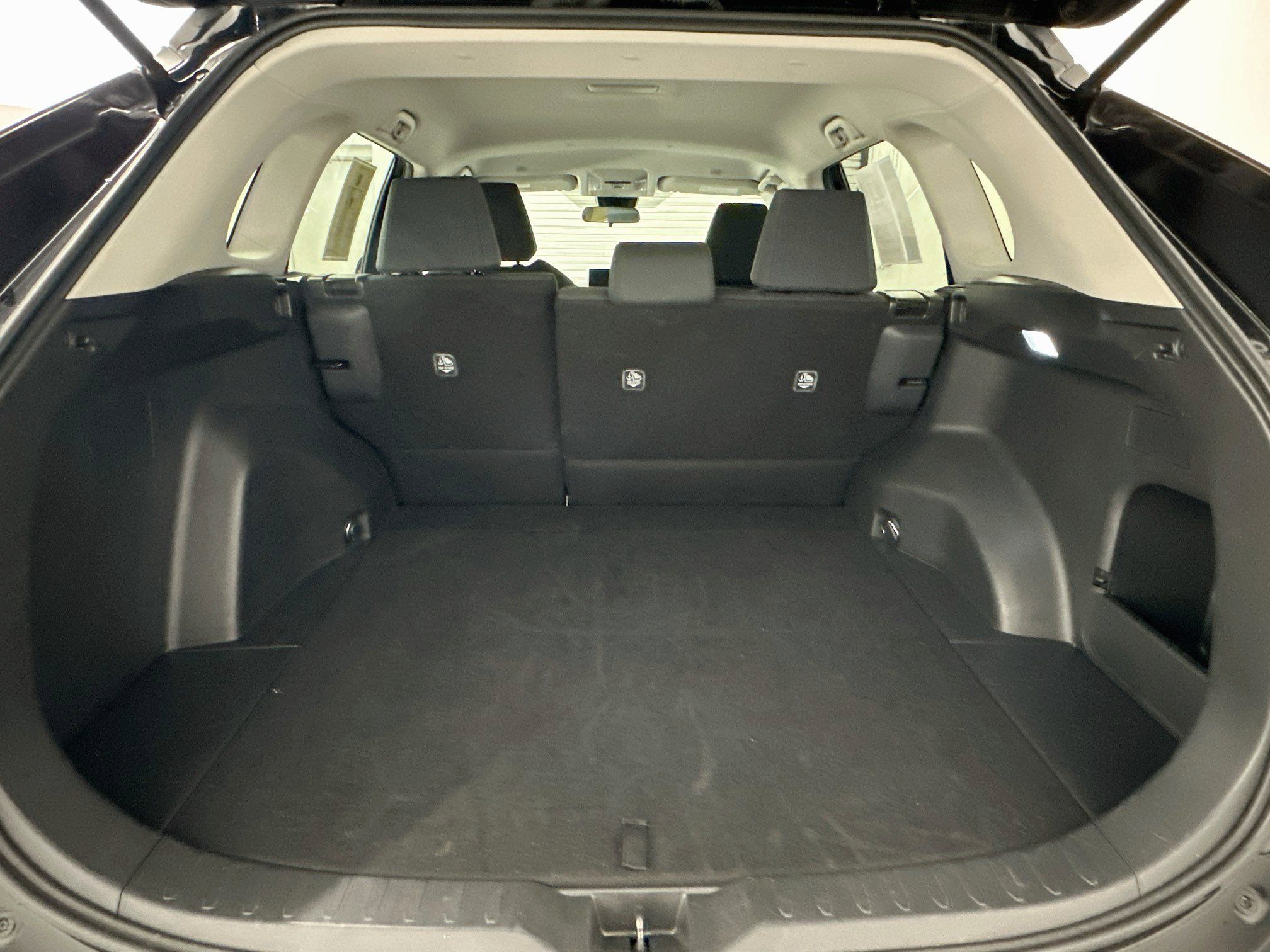 Used 2025 Toyota RAV4 LE AWD/4WD image 30