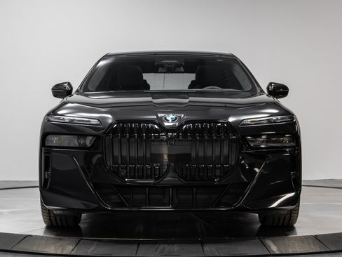 Used 2023 BMW 760i xDrive image 41