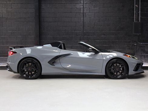 Used 2024 Chevrolet Corvette Stingray Premium Conv w/ Z51 Performance Package RWD image 28