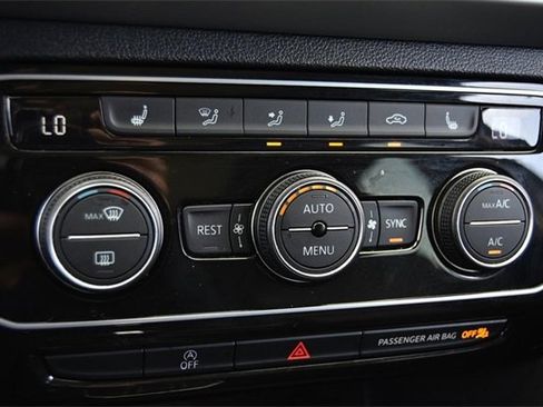 Certified 2022 Volkswagen Atlas SE image 13