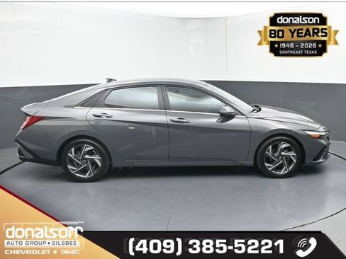 Used 2024 Hyundai Elantra Limited FWD image 2