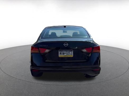 Used 2025 Nissan Altima 2.5 SV image 11