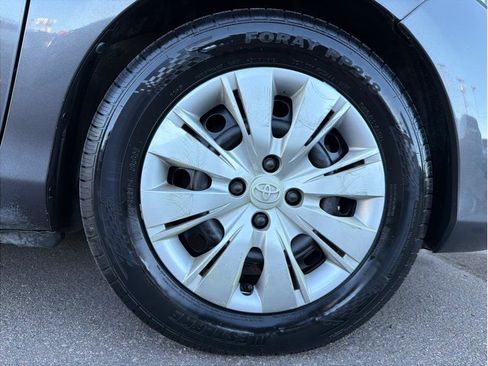 Used 2013 Toyota Yaris LE FWD image 21