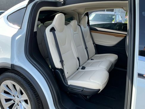 Used 2019 Tesla Model X 75D AWD/4WD image 20