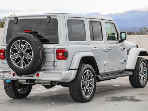Used 2022 Jeep Wrangler Unlimited Sahara image 5