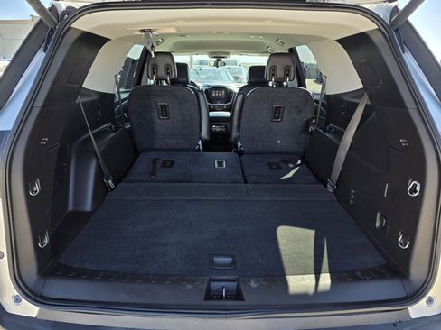 Used 2018 Chevrolet Traverse LT image 18