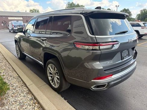 Used 2023 Jeep Grand Cherokee L Summit w/ Luxury Tech Group V AWD/4WD image 11
