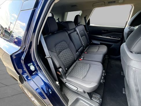 Used 2025 Nissan Pathfinder SV FWD image 19