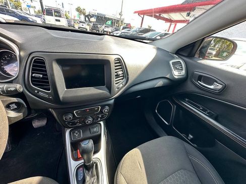 Used 2020 Jeep Compass Sport w/ Tech Group FWD image 3