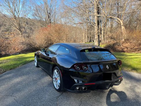 Used 2018 Ferrari GTC4Lusso T RWD image 6