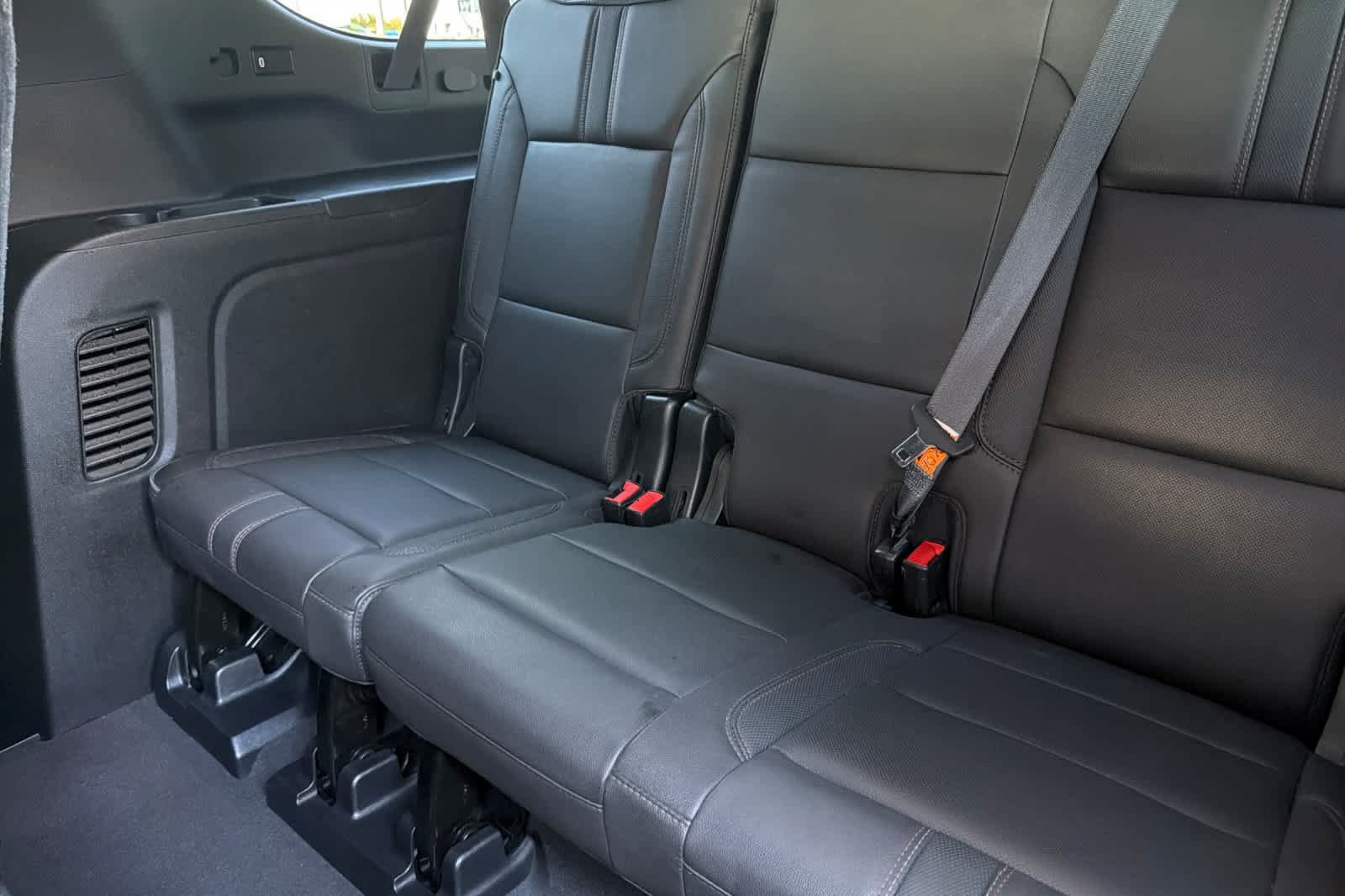 Used 2021 Chevrolet Suburban RST AWD/4WD image 16