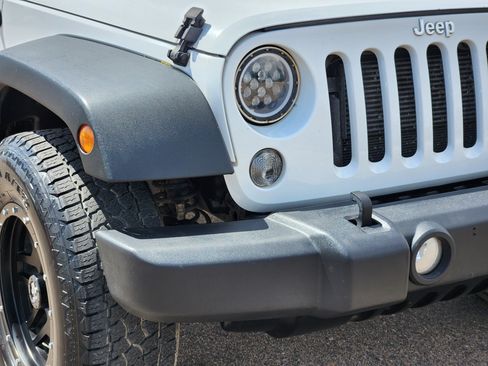 Used 2018 Jeep Wrangler Sport AWD/4WD image 6
