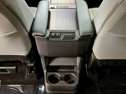 Used 2022 Toyota Sienna LE FWD image 37