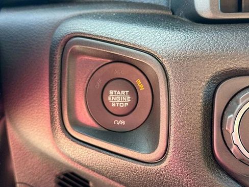 New 2025 Jeep Gladiator Sport image 28