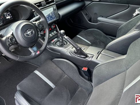 Used 2023 Toyota GR86 Premium image 10