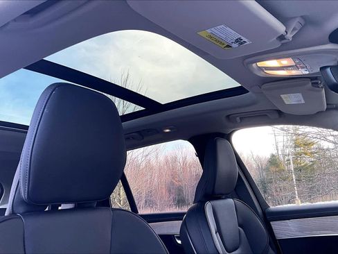 Used 2025 Volvo XC90 T8 Plus image 13