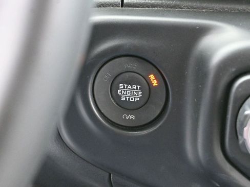 Used 2022 Jeep Gladiator Overland image 28