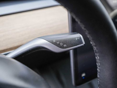 Used 2023 Tesla Model Y AWD image 22