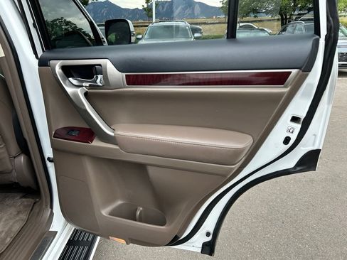 Used 2018 Lexus GX 460 Premium w/ Premium Package AWD/4WD image 14