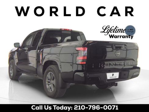Used 2025 Nissan Frontier SV w/ SV Convenience Package RWD image 2