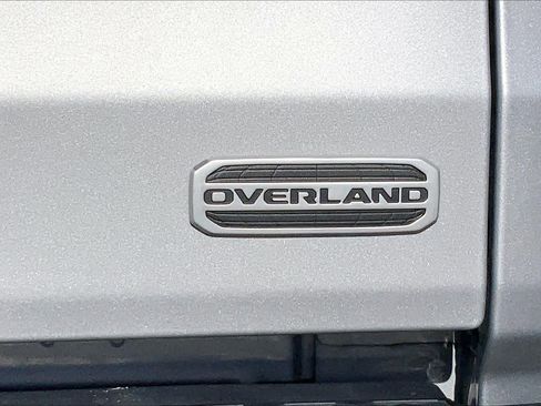 Used 2023 Jeep Gladiator Overland image 9