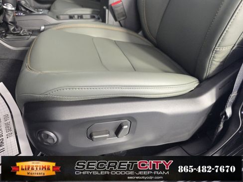 New 2025 Jeep Gladiator Mojave image 11