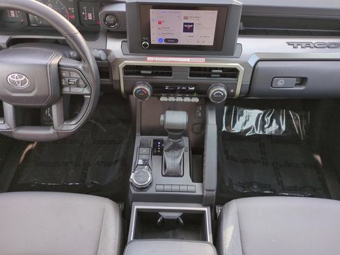 Used 2025 Toyota Tacoma SR5 AWD/4WD image 15
