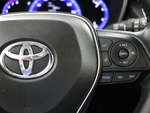 Used 2022 Toyota Corolla Cross XLE FWD image 27