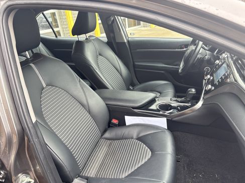 Used 2019 Toyota Camry SE image 31