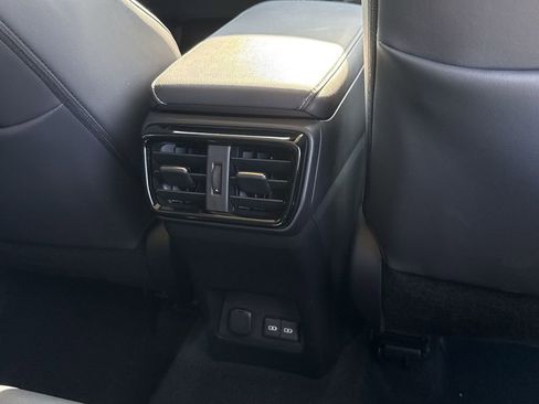 Used 2024 Lexus NX 250 FWD w/ Towing Package (2000 Lbs) image 18