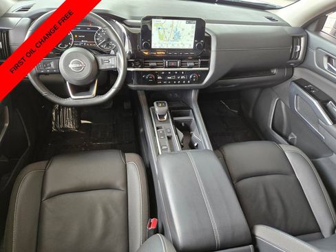 Used 2025 Nissan Pathfinder SL FWD image 13