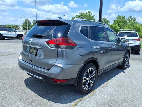 Used 2020 Nissan Rogue SV w/ Premium Package FWD image 16