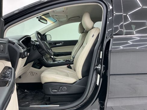 Used 2016 Ford Edge Titanium FWD image 17