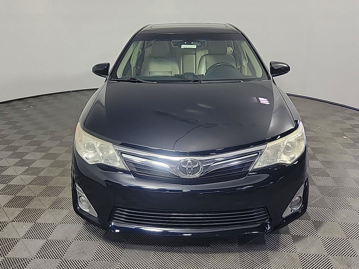 Used 2012 Toyota Camry XLE w/ Leather Pkg FWD image 12