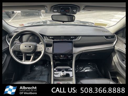 Used 2024 Jeep Grand Cherokee L Limited image 25