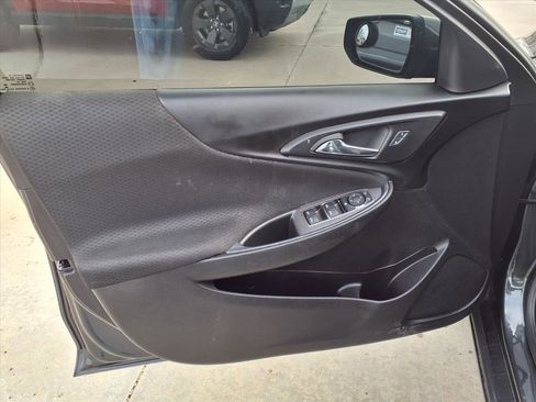 Used 2018 Chevrolet Malibu LT image 17