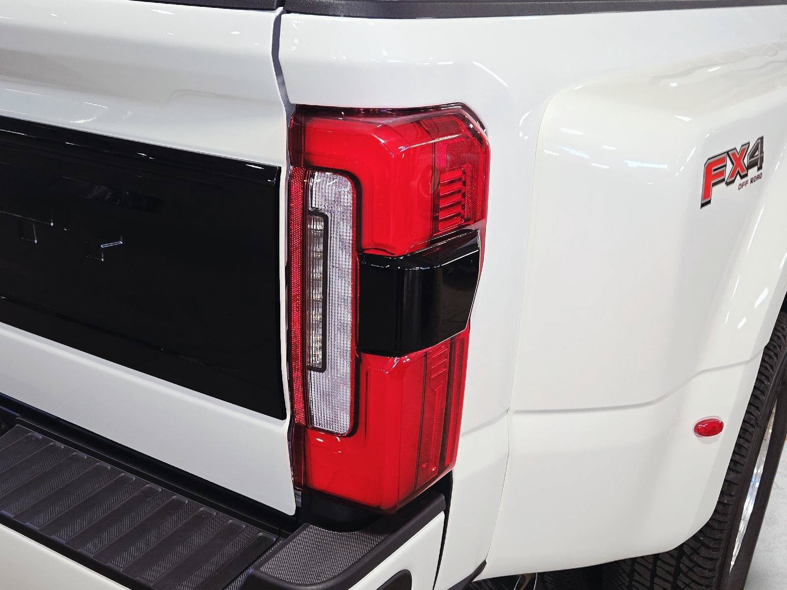 New 2027 Ford F350 Lariat w/ Black Appearance Package AWD/4WD image 17