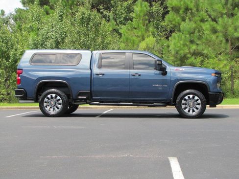 Used 2024 Chevrolet Silverado 2500 Custom w/ Custom Value Package AWD/4WD image 4