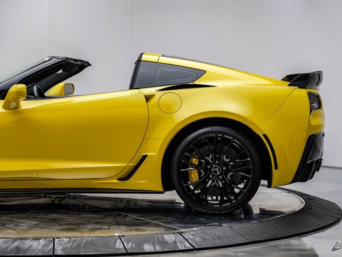 Used 2015 Chevrolet Corvette Z06 w/ 3LZ Preferred Equipment Group RWD image 12