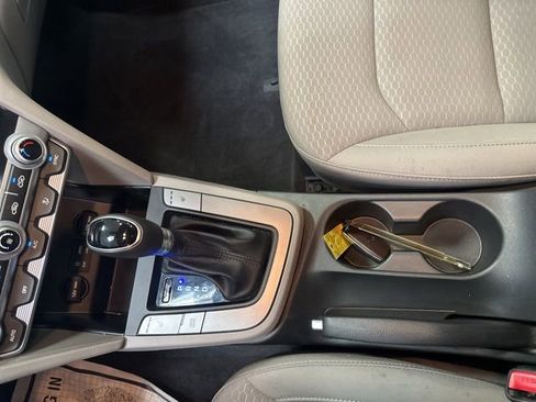 Used 2020 Hyundai Elantra Value Edition FWD image 17