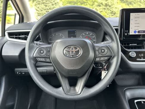 Used 2025 Toyota Corolla LE FWD image 7