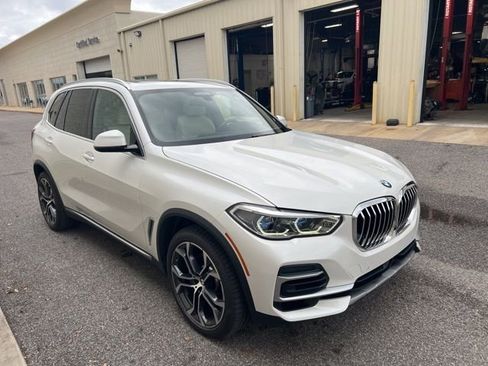 Used 2022 BMW X5 sDrive40i w/ Executive Package image 3