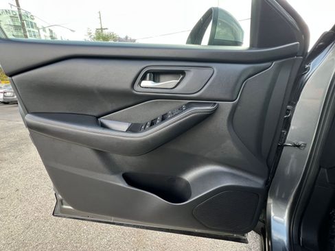 Used 2025 Nissan Rogue SV AWD/4WD image 18