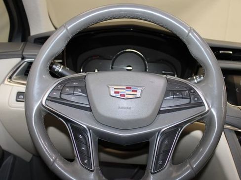 Used 2018 Cadillac XT5 Luxury w/ Driver Awareness Package AWD/4WD image 17
