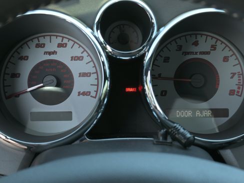 Used 2006 Pontiac Solstice Convertible w/ Premium Package RWD image 25