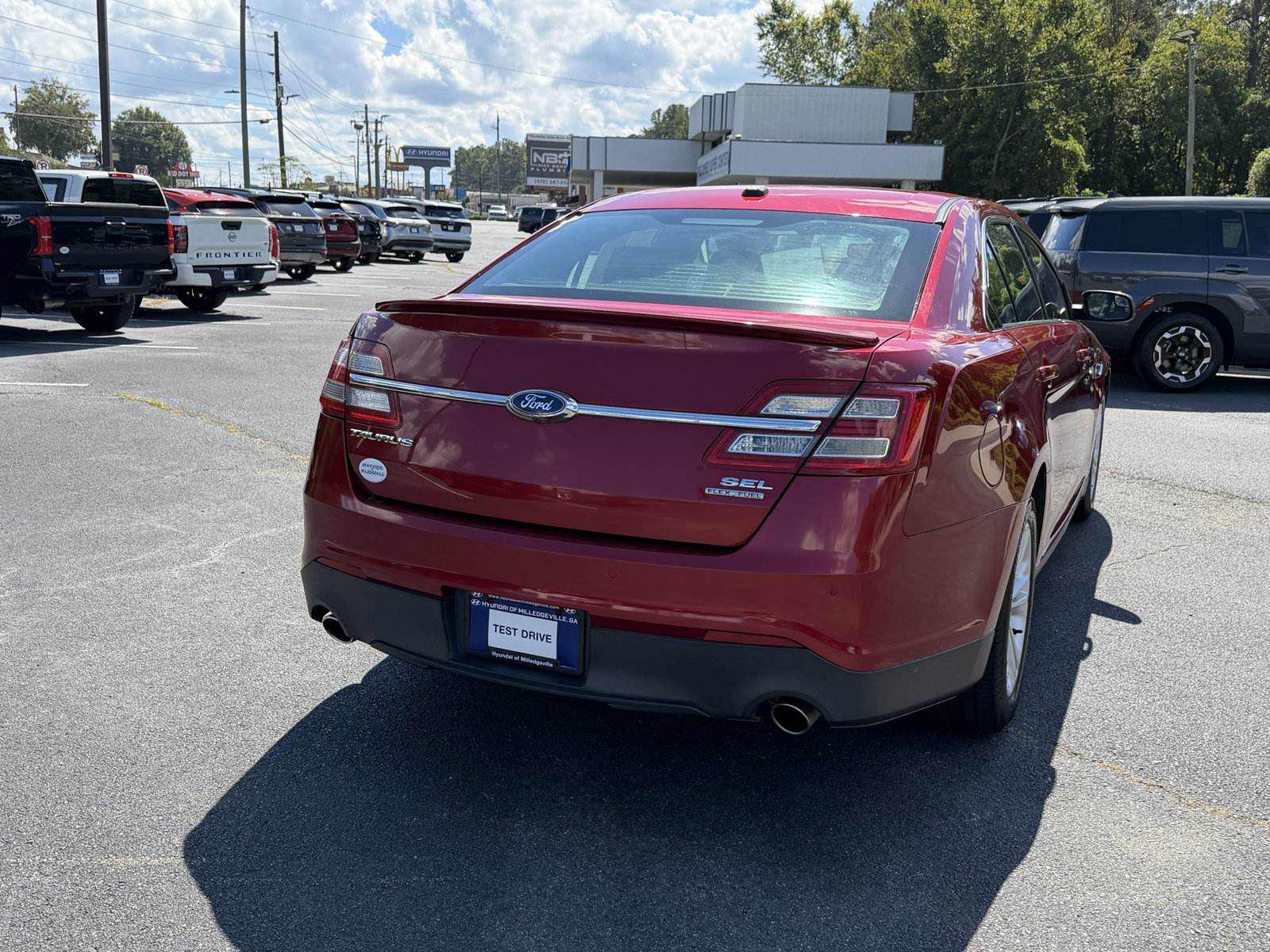 Used 2018 Ford Taurus SEL FWD image 5