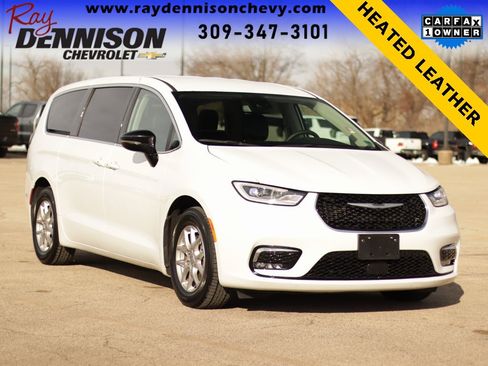 Used 2024 Chrysler Pacifica Touring-L image 1