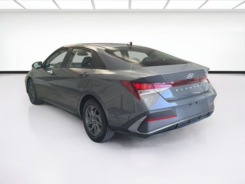 Used 2024 Hyundai Elantra SEL FWD image 6