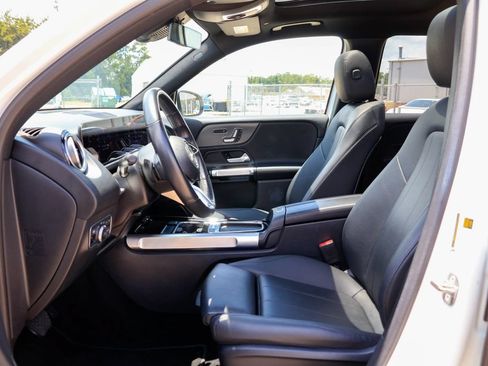 Used 2025 Mercedes-Benz GLB 250 4MATIC image 7