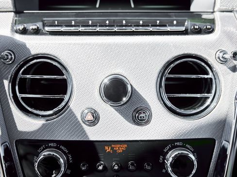 Used 2024 Rolls-Royce Cullinan image 90